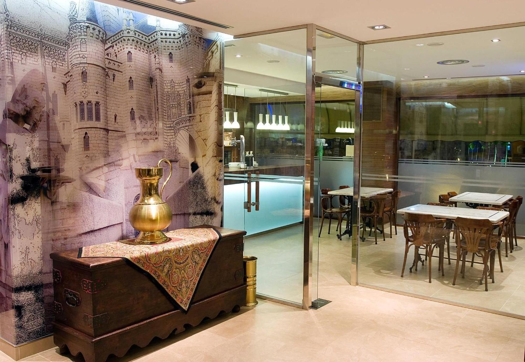 Hotel Restaurante La Peseta Асторга Екстериор снимка