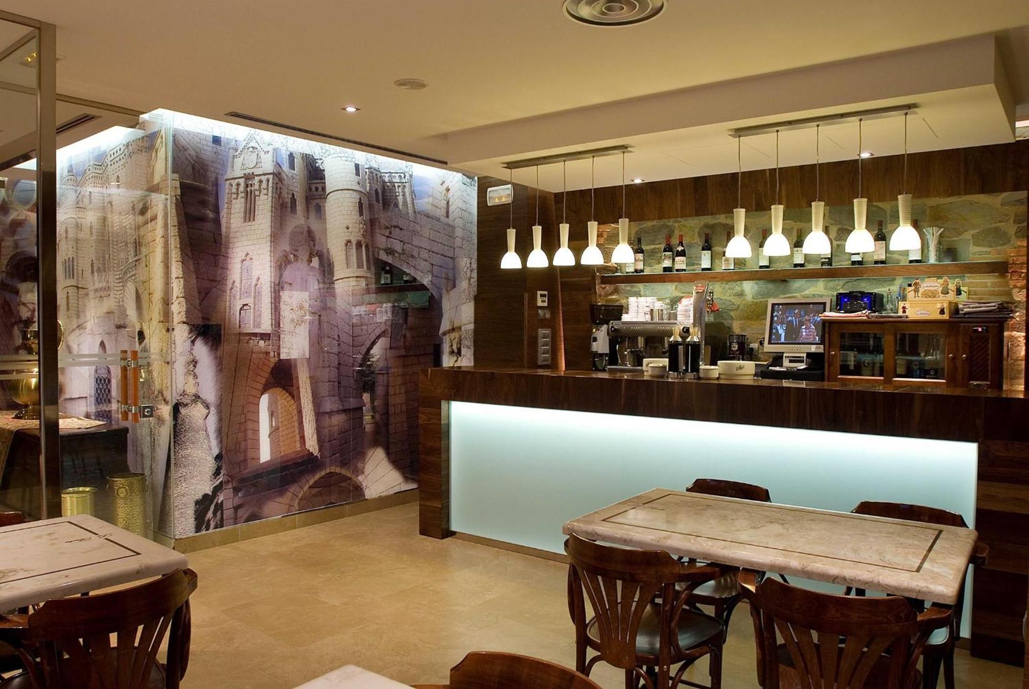 Hotel Restaurante La Peseta Асторга Екстериор снимка
