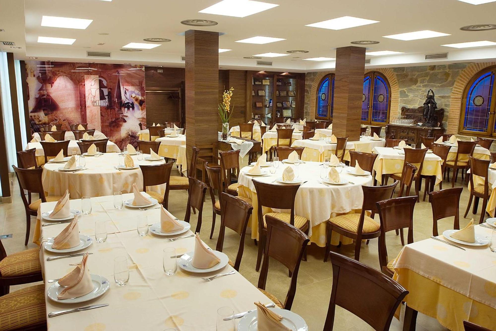 Hotel Restaurante La Peseta Асторга Екстериор снимка